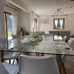 Mit Terrasse